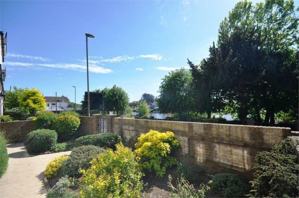 Thames View Apartments Staines-upon-Thames Εξωτερικό φωτογραφία